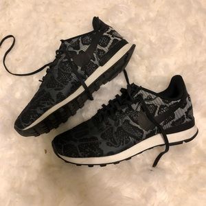 nike internationalist leopard